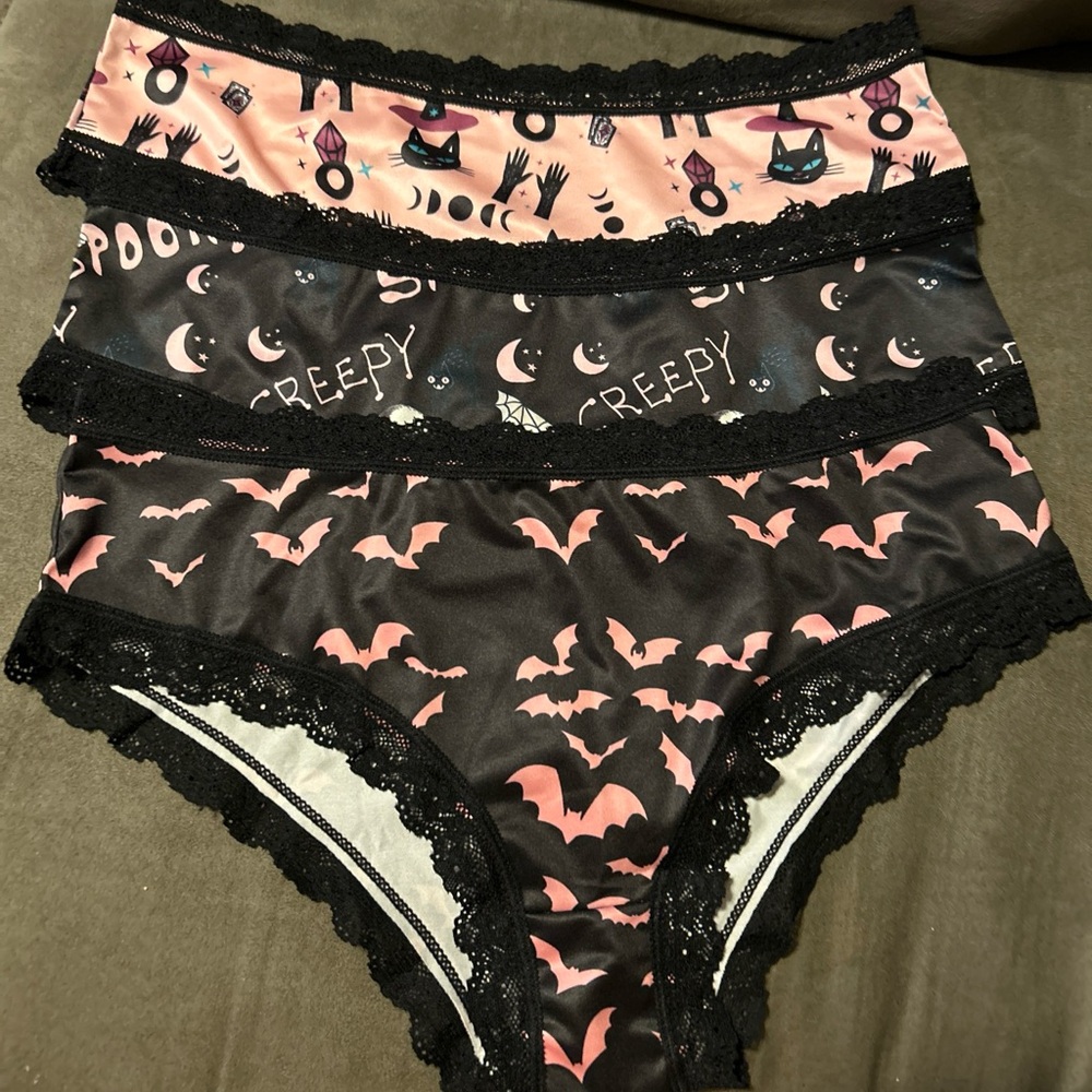 Morvia 3pk lace trim goth Emo Punk panties L skull Moon, Cats, Bats Lingerie 2X